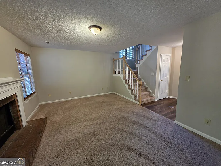 302 Henley Way — Photo 3