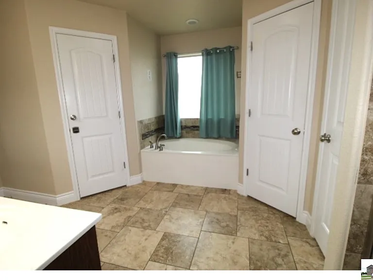 1128 Pheasant Cir — Photo 36