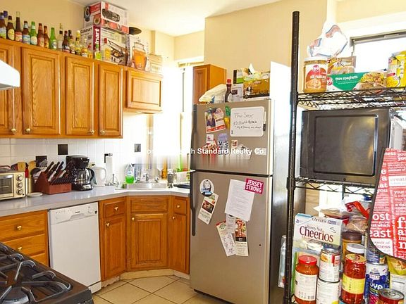 3rd image of 17 Highgate St APT 9