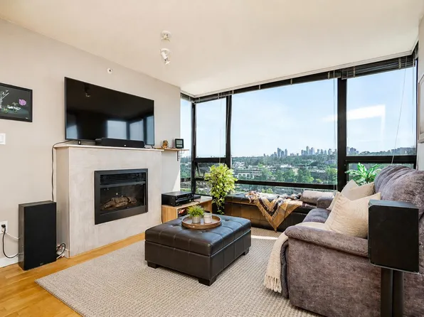 4178 Dawson St #1504, Burnaby, BC V5C 0A1