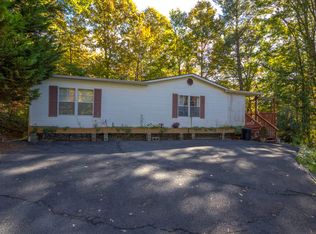 120 Peters Ln, Hampton, TN 37658