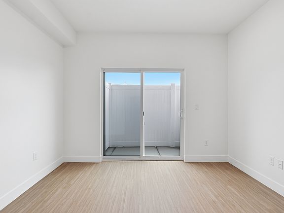 5th image of 2085 N Main St #301