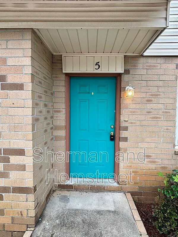 2 bed, 1.5 bath, 1056 sqft, $875 — Photo 2