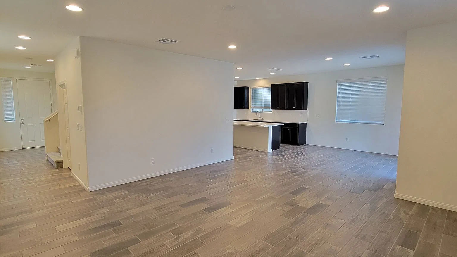 Executive 3 bedroom plus loft — Photo 4