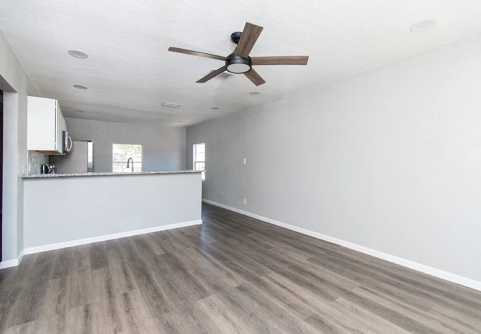 3 bed, 2.0 bath, 1477 sqft, $1,450 — Photo 4