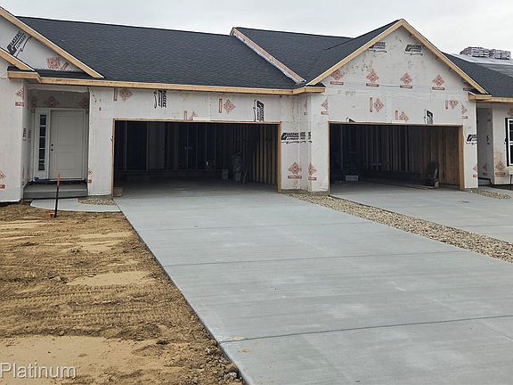 2nd image of 846 Oakwood Cir #40