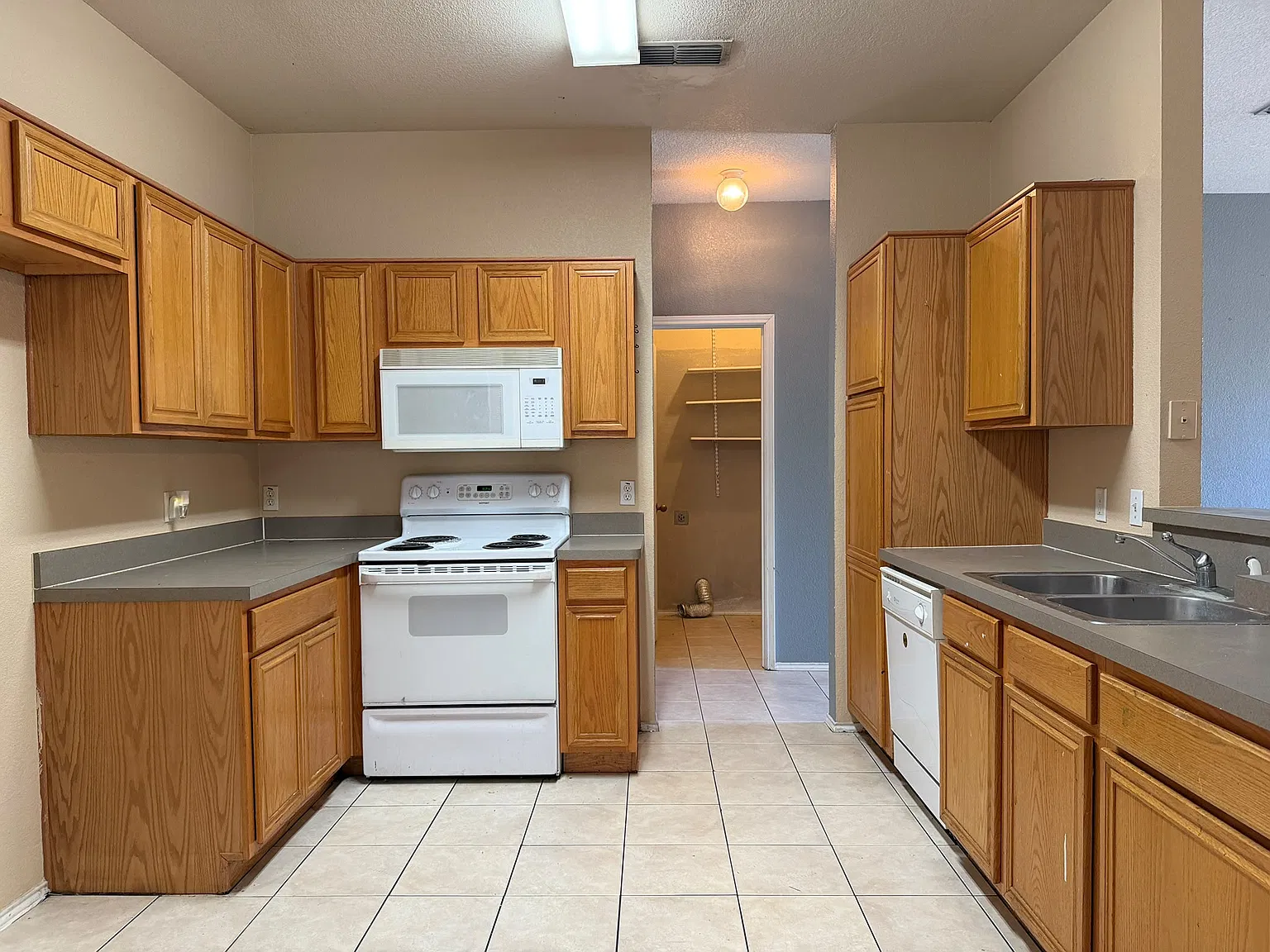 3 bed, 1517 sqft, $2,015 — Photo 4