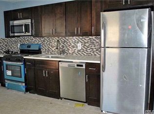 Devine Ave, Syosset, NY 11791