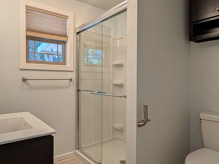 2145 Laurelhurst Dr — Photo 16