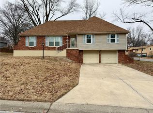 422 SW Sunset Dr, Lees Summit, MO 64081