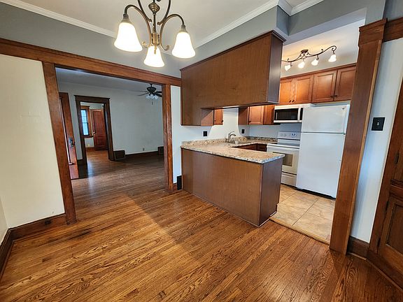 5th image of 1119 Maplewood Dr NE