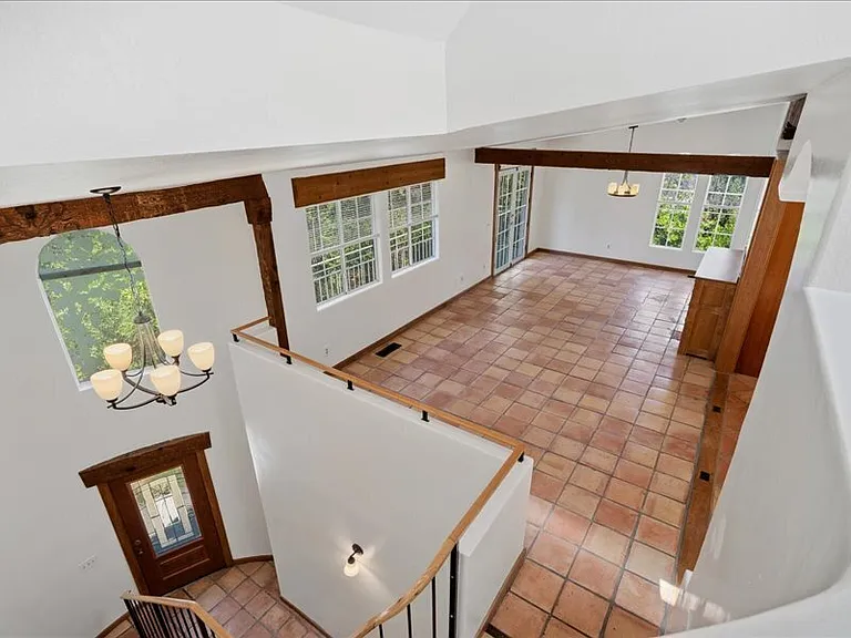 930 Valley View Dr — Photo 9