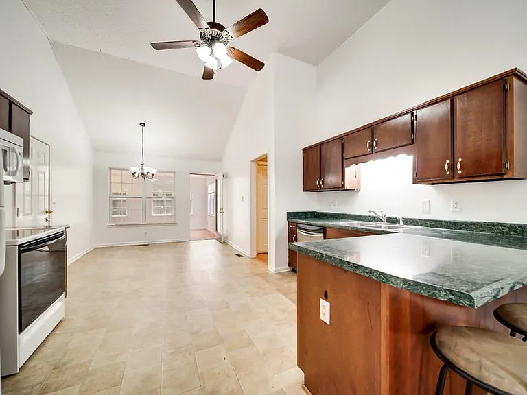 824 Stone Hedge Ct — Photo 14