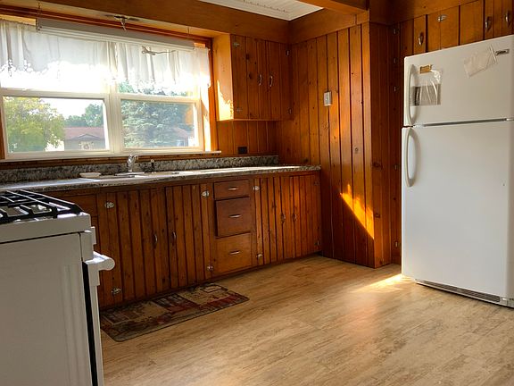 5th image of 304 W Avenue D