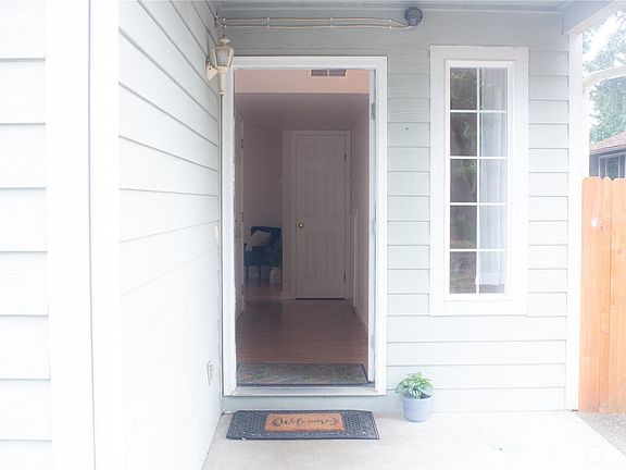3rd image of 100 NW Lopez Lane