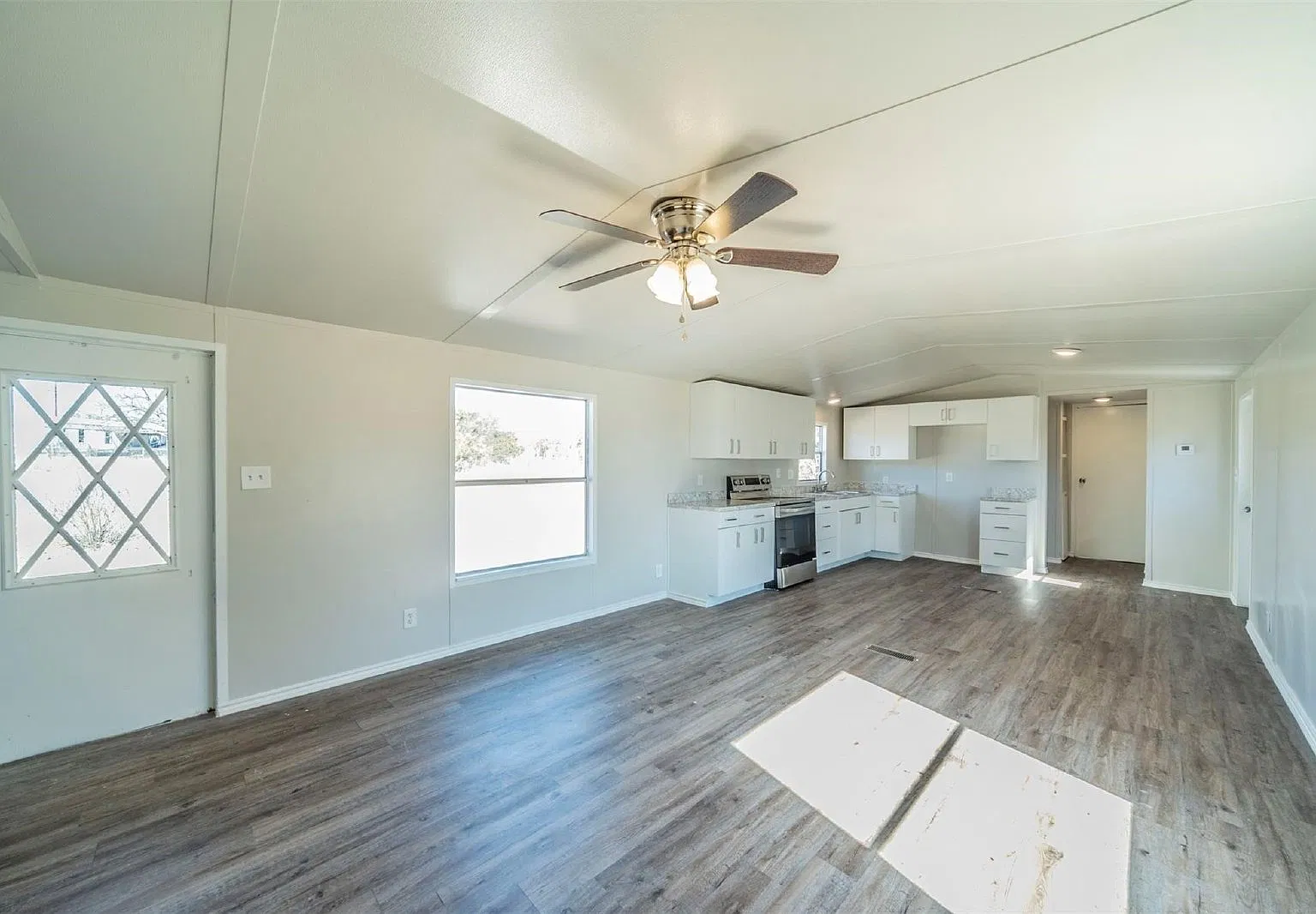 2 bed, 2.0 bath, 784 sqft, $1,300 — Photo 2