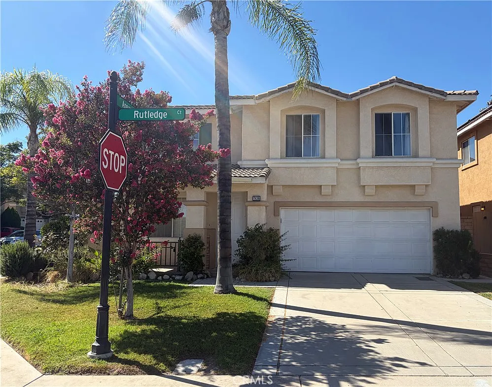 4 bed, 2530 sqft, $3,900 — Photo 1