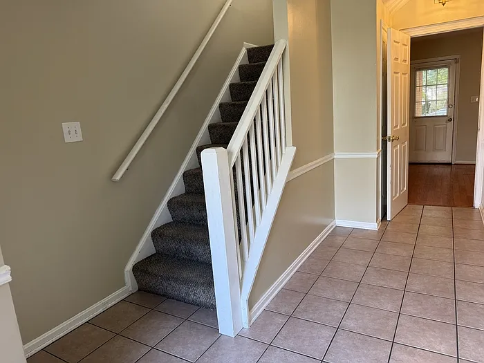 1323 Hampshire Dr #1 — Photo 4