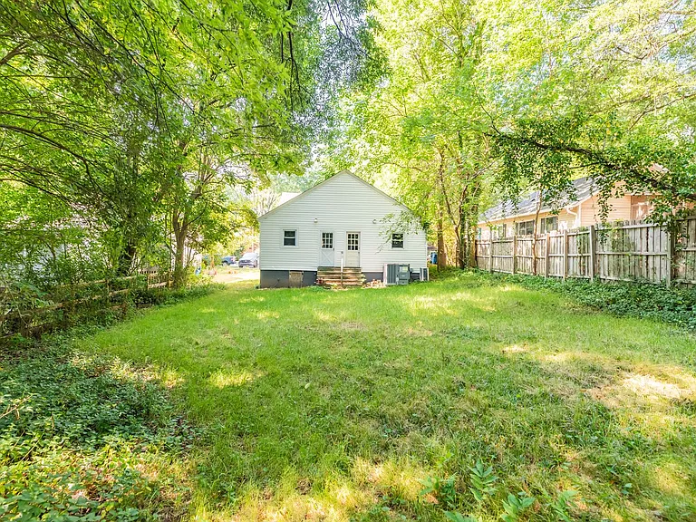 2636 Lawndale Ave — Photo 14