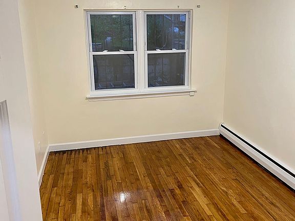 3rd image of 3058 Barker Ave Floor 1