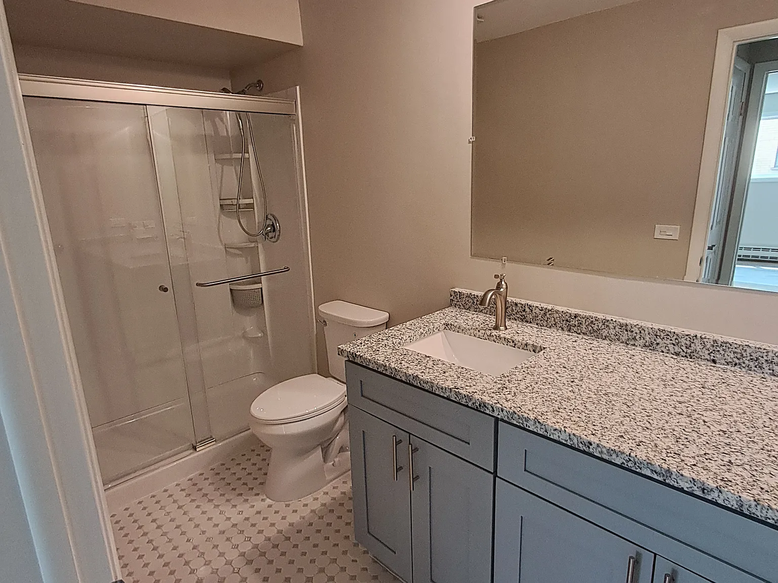 1 bed, 695 sqft, $1,600 — Photo 4