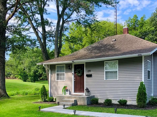 219 N Pear St, Du Quoin, IL 62832