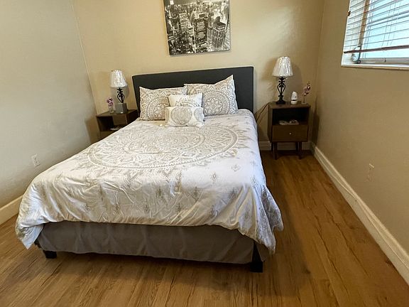4th image of 10839 NE 2nd Pl #10839