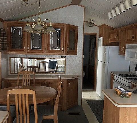Kitchen / Dining area