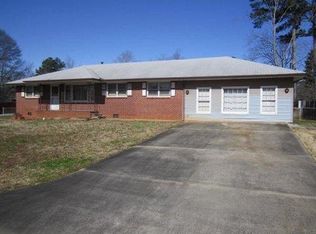 990 Laurel St, Lake City, GA 30260