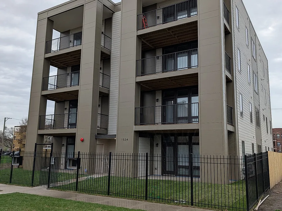 1534 E 66th Pl #2E