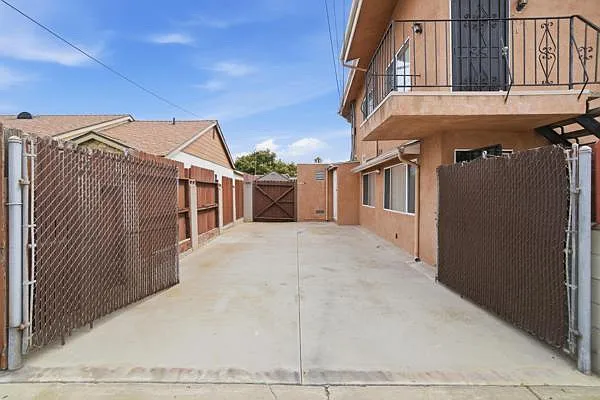 1 bed, 650 sqft, $2,100 — Photo 2