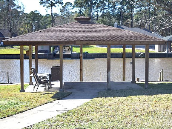 3rd image of 26 Westpoint Dr