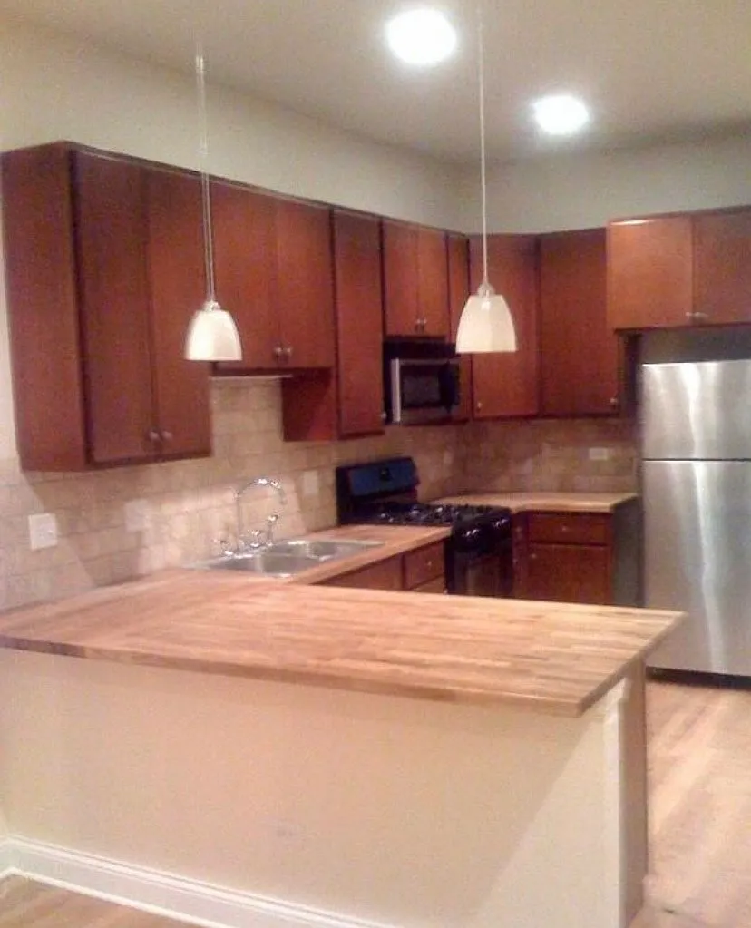 Commercials — Photo 1