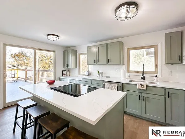 5208 Grover St, Omaha, NE 68106