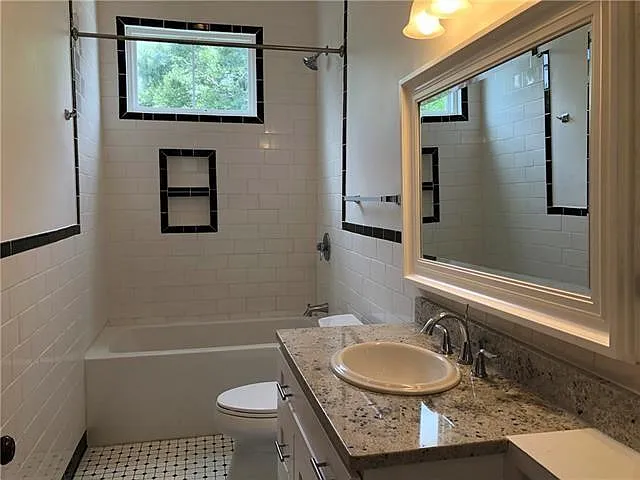 2417 General Pershing St #1 — Photo 11