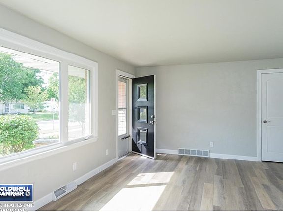 Light & Bright Front Entrance