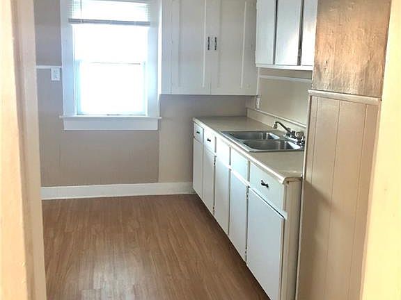 2nd image of 712 Kolping Ave #1