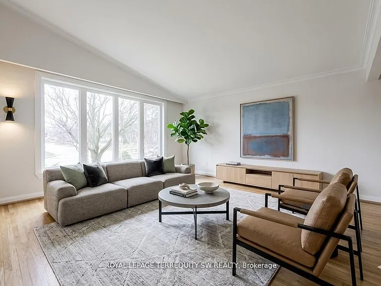 35 Euphrasia Dr — Photo 3