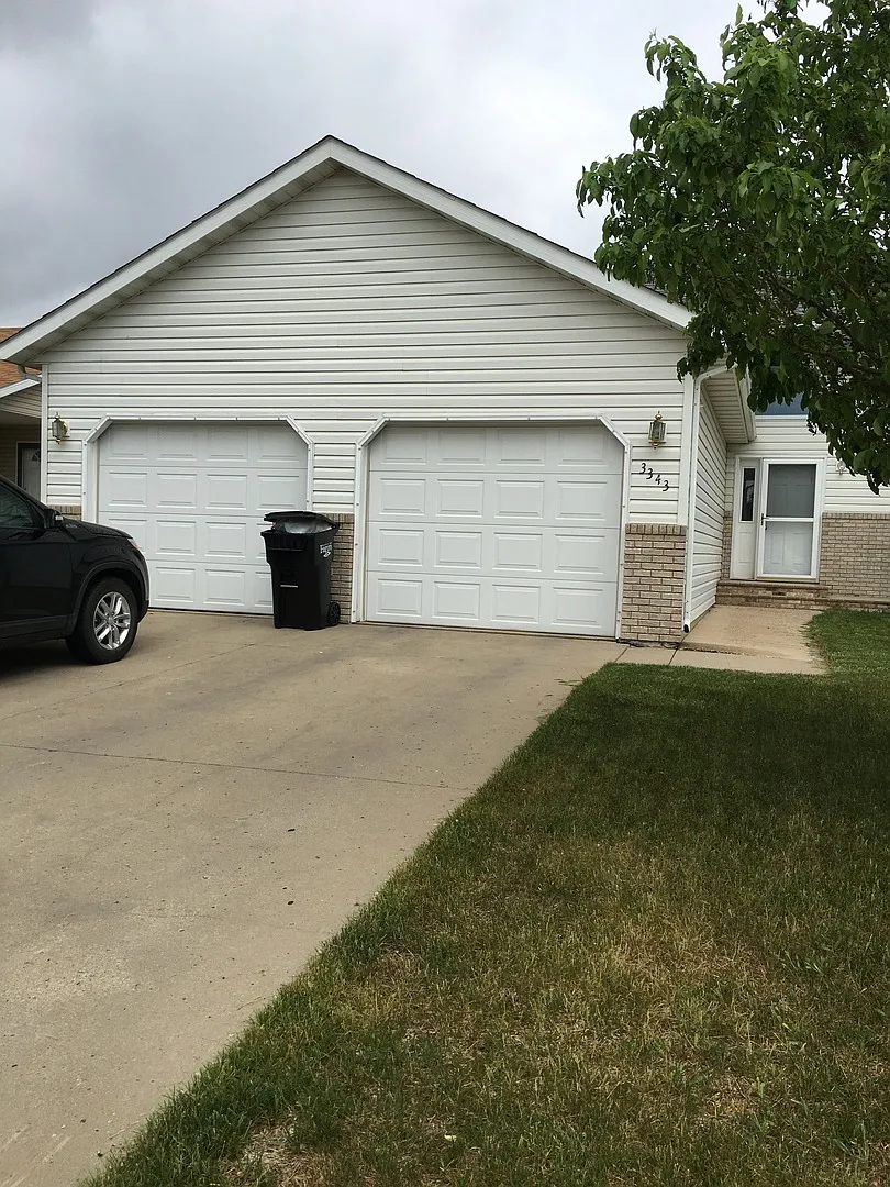 3 bedroom 2 bathroom Twinhome for rent! — Photo 3