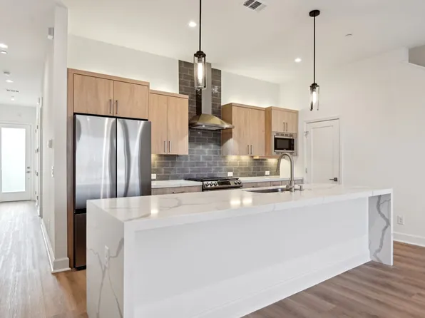 1901 S Harwood St #307, Dallas, TX 75215