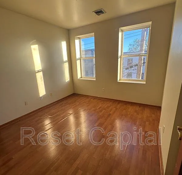 140 Fleming St #3-C — Photo 2