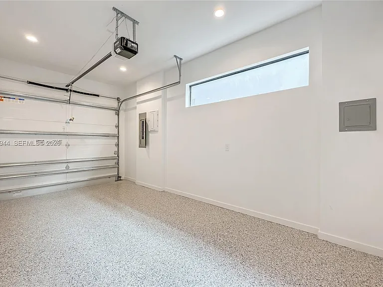 3086 Indiana St — Photo 25