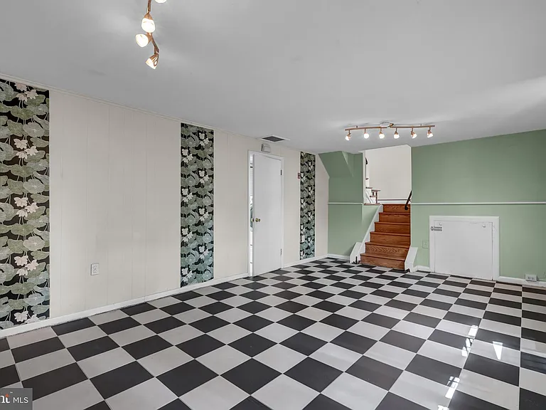 8905 Valley Forge Dr — Photo 22