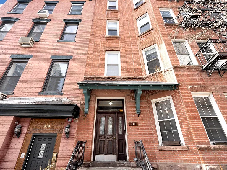 316 Hudson St #4B — Photo 17