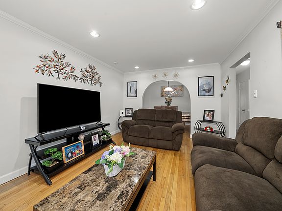 4th image of 38 48th Ave