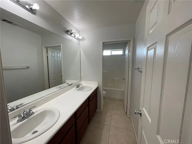 37222 Camden Dr — Photo 22