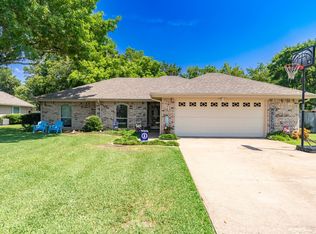 526 Leatherwood Ln, Greenville, TX 75402