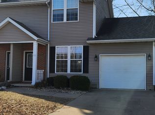 104 Meadow Ln #104, Mackinaw, IL