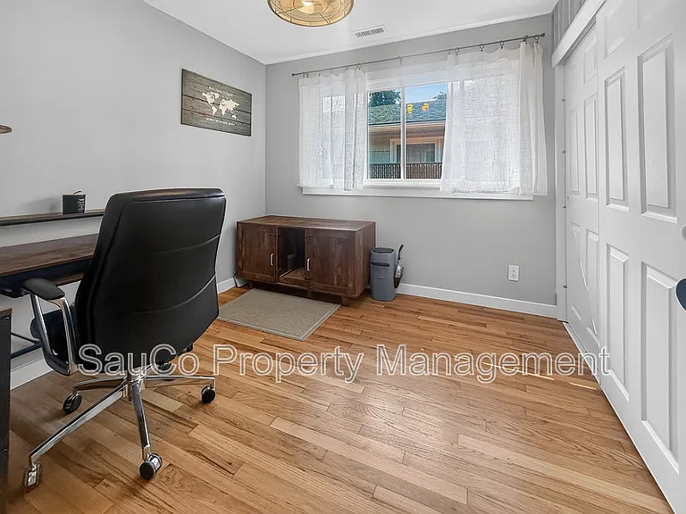135 Lee St — Photo 13