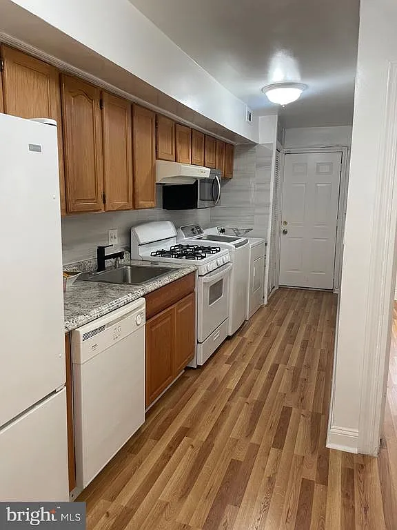 3 bed, 1184 sqft, $2,500 — Photo 4